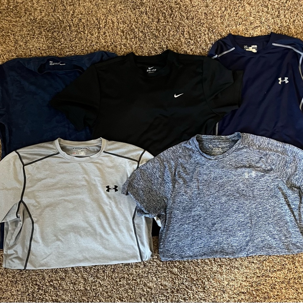 4 Under armour heat gear t-shirts 1 Nike dry fit SZ:M